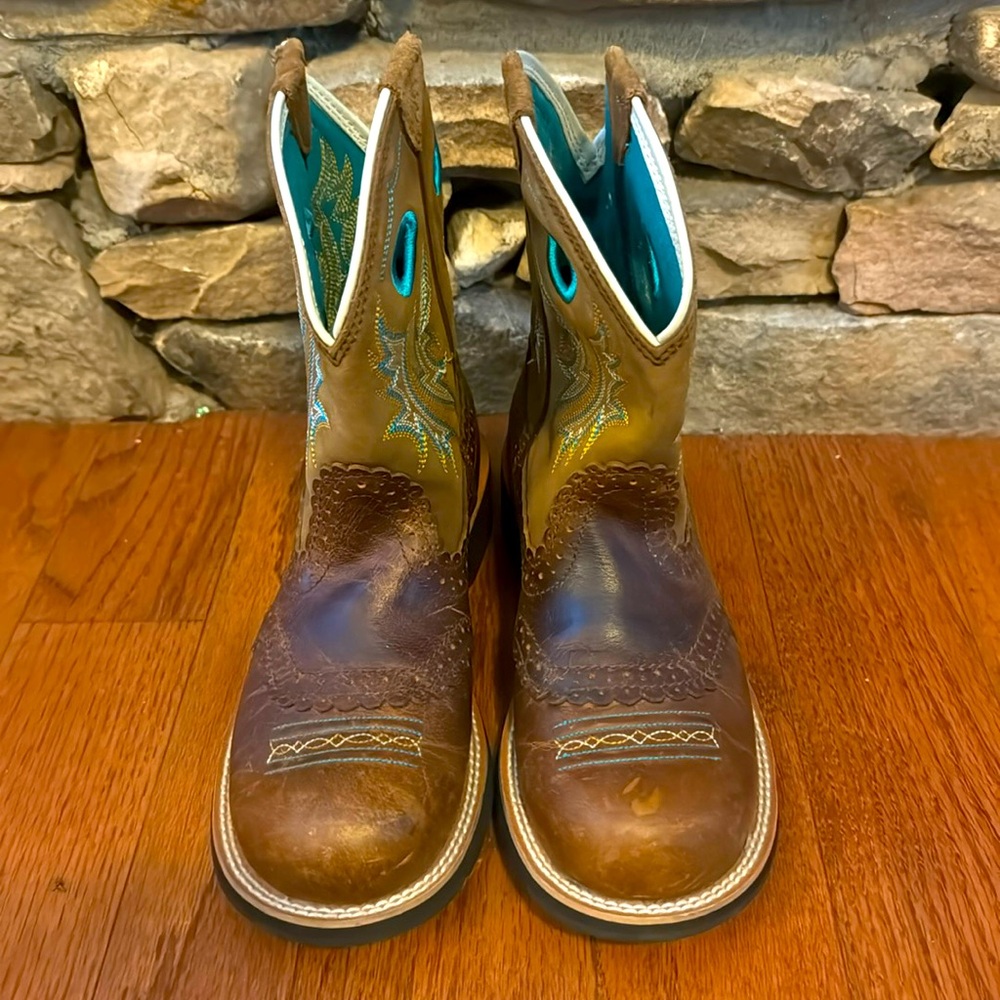 "Ariat Women's Fatboy"Tan/Teal Never-wore size  8